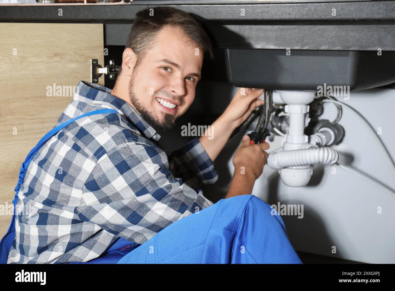 Sistema di tubazioni per idraulici professionale a casa Foto Stock