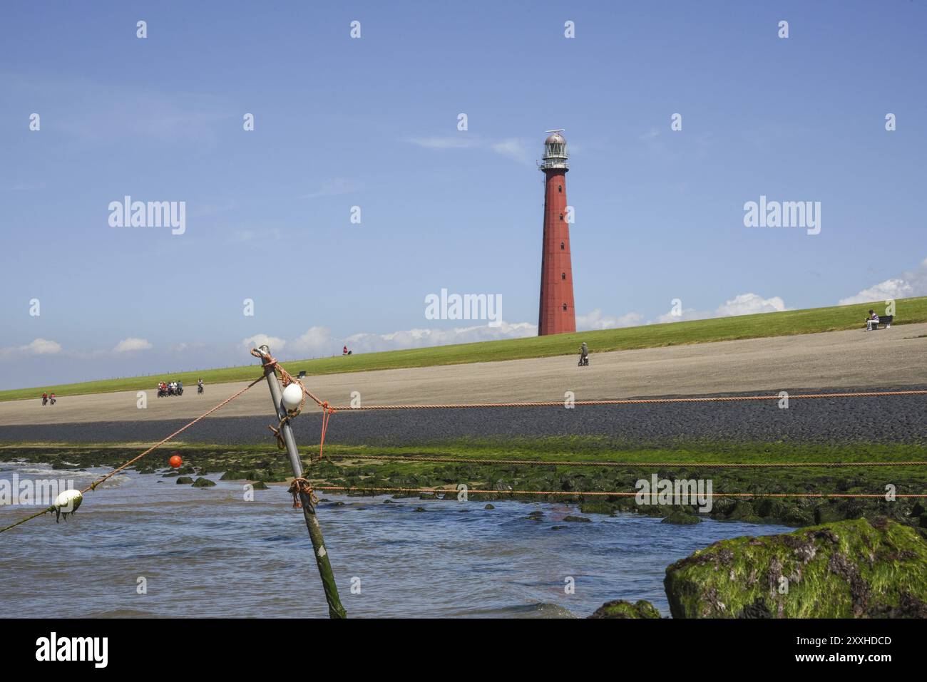 Den Helder, Paesi Bassi. Luglio 2022. Il faro di Den Helder con la bassa marea Foto Stock