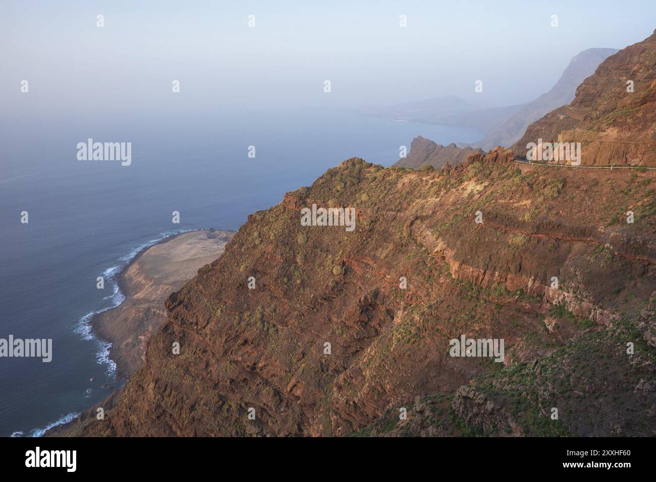 Paesaggio panoramico della costa vulcanica, scogliere nel parco naturale di Tamadaba, Grand Canary Island, Spagna, Europa Foto Stock