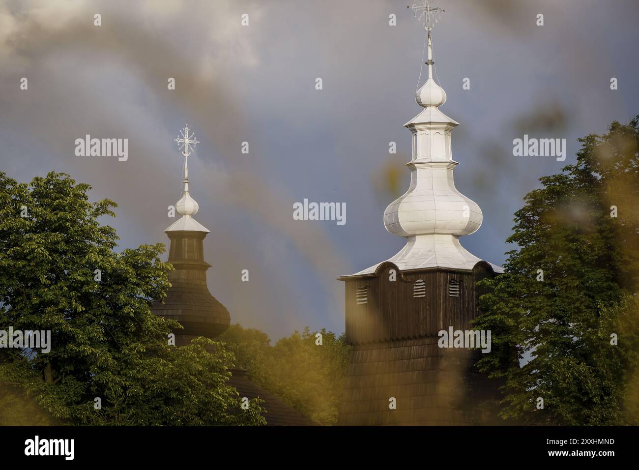 Chiesa di San Miguel Arcangel, Brunario, XVII secolo. Patrimonio dell'umanità, costruito interamente in legno, piccola Polonia, Carpazi, Polonia, Europa Foto Stock