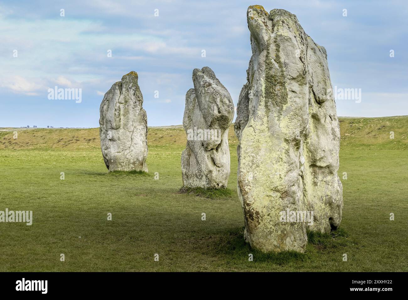 Menhir su prato verde nel Regno Unito Foto Stock