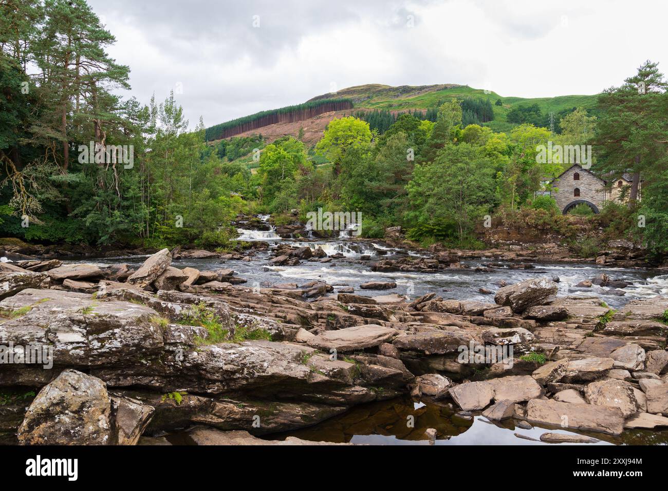 Il fiume Dochart a Killin, Perthsire, Scozia, Regno Unito. Foto Stock
