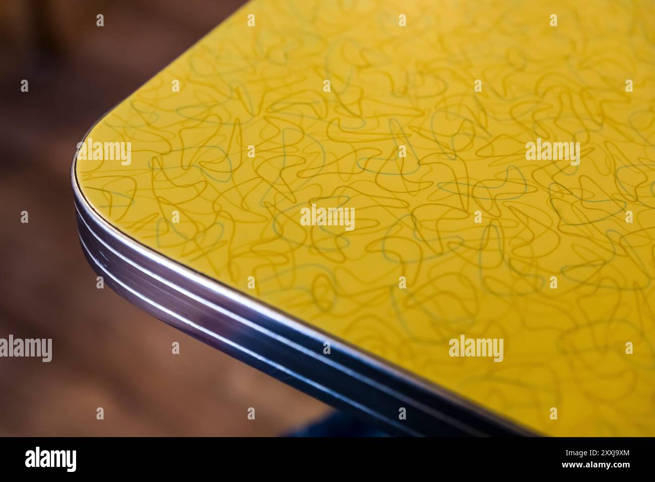 Tavolino Formica con classico schema boomerang sulla Route 66 a Gallup, New Mexico, Stati Uniti [nessun rilascio di proprietà; solo licenze editoriali] Foto Stock