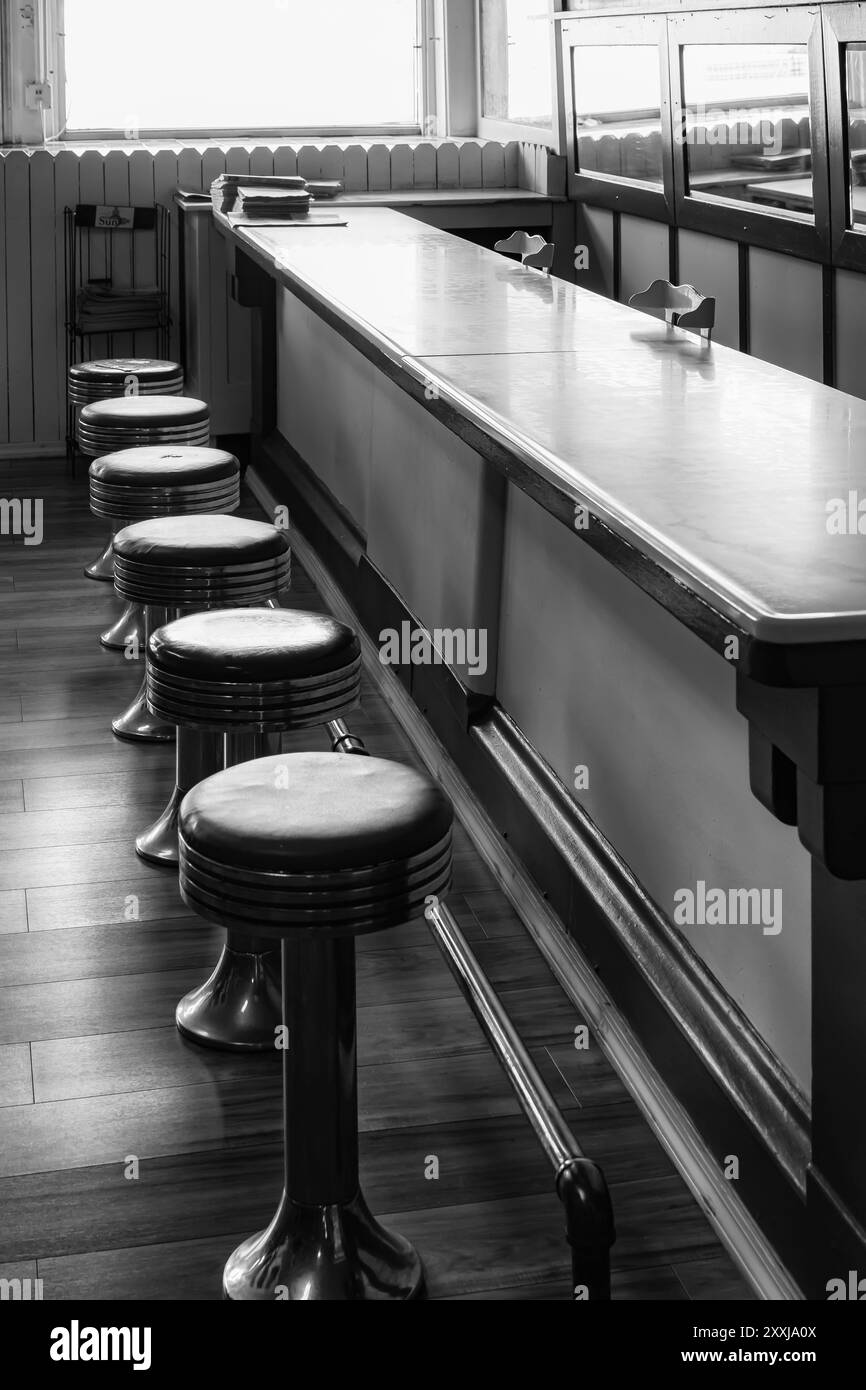 Sgabelli da banco in un bar sulla Route 66 a Gallup, New Mexico, Stati Uniti [Nessuna pubblicazione di proprietà; solo licenze editoriali] Foto Stock