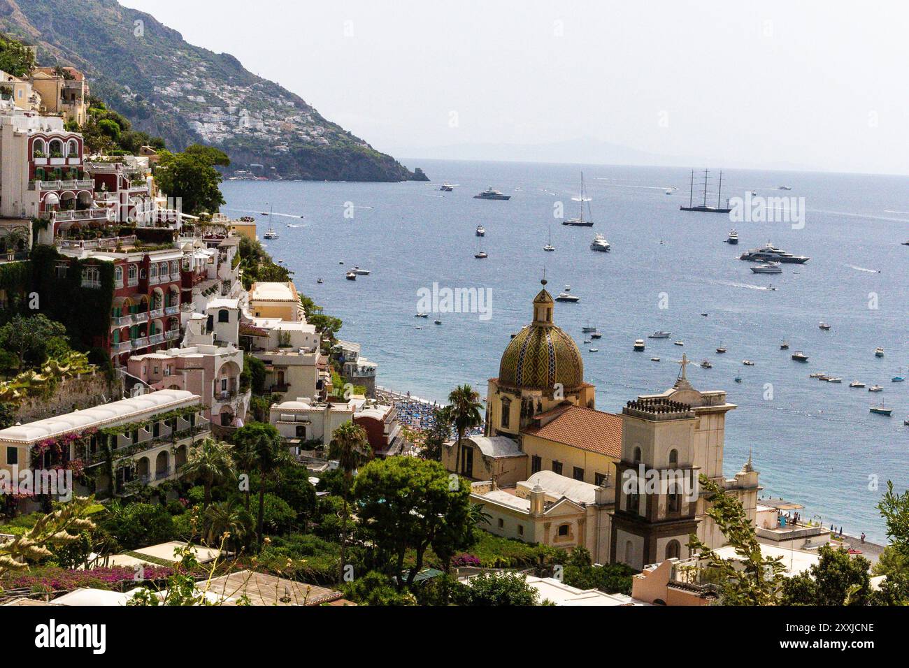 Vista in cima alla collina di Positano in una giornata di sole Foto Stock