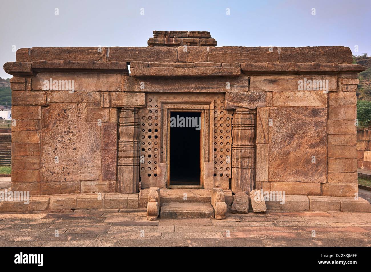 Templi indù Bhutanatha del lago Agastya a Badami, Karnataka, India. Foto Stock