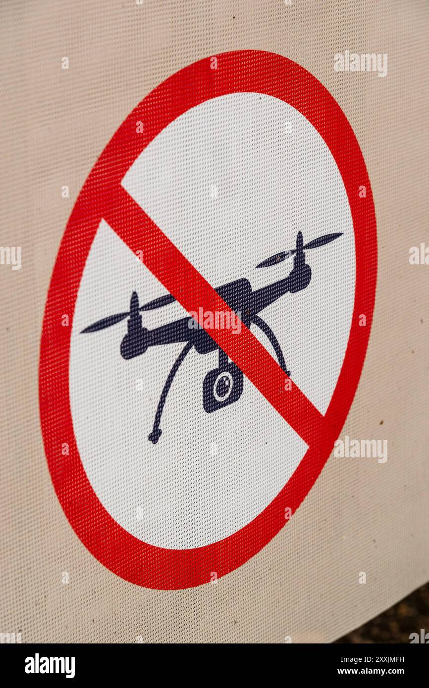 Piktogramm mit Drohnenverbot bei einer Veranstaltung in Düsseldorf, Deutschland Düsseldorf Nordrhein-Westfalen Deutschland *** pittogramma con drone ba Foto Stock