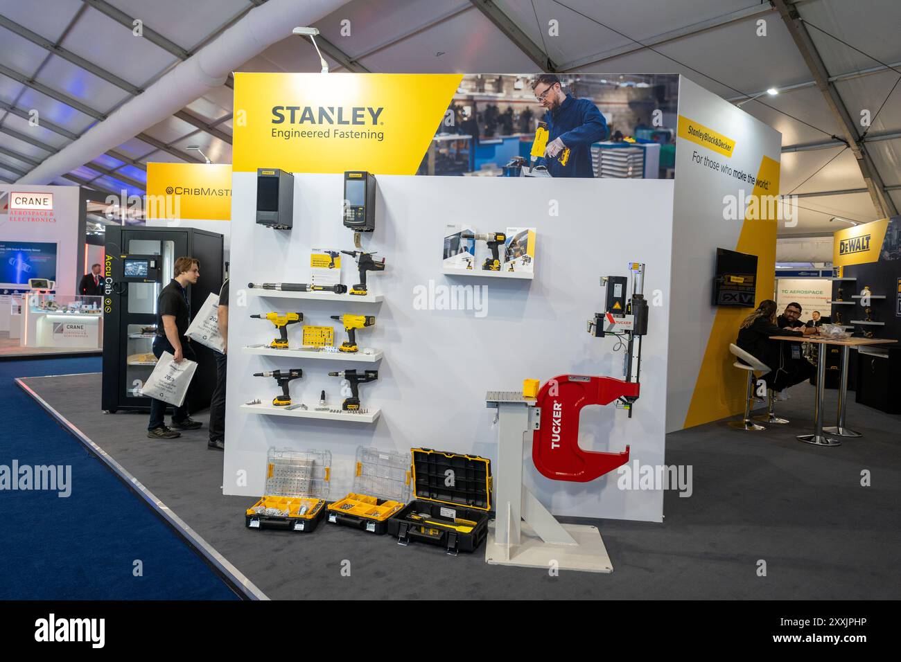 Farnborough, Hampshire - 24 luglio 2024: Farnborough International Airshow mercoledì Stanley Stand Foto Stock