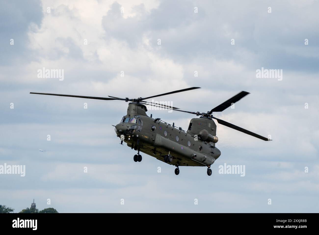 Farnborough, Hampshire - 24 luglio 2024: Esposizione Internazionale di Farnborough mercoledì Boeing CH-47 Chinook Royal Air Force RAF ZD982 Foto Stock