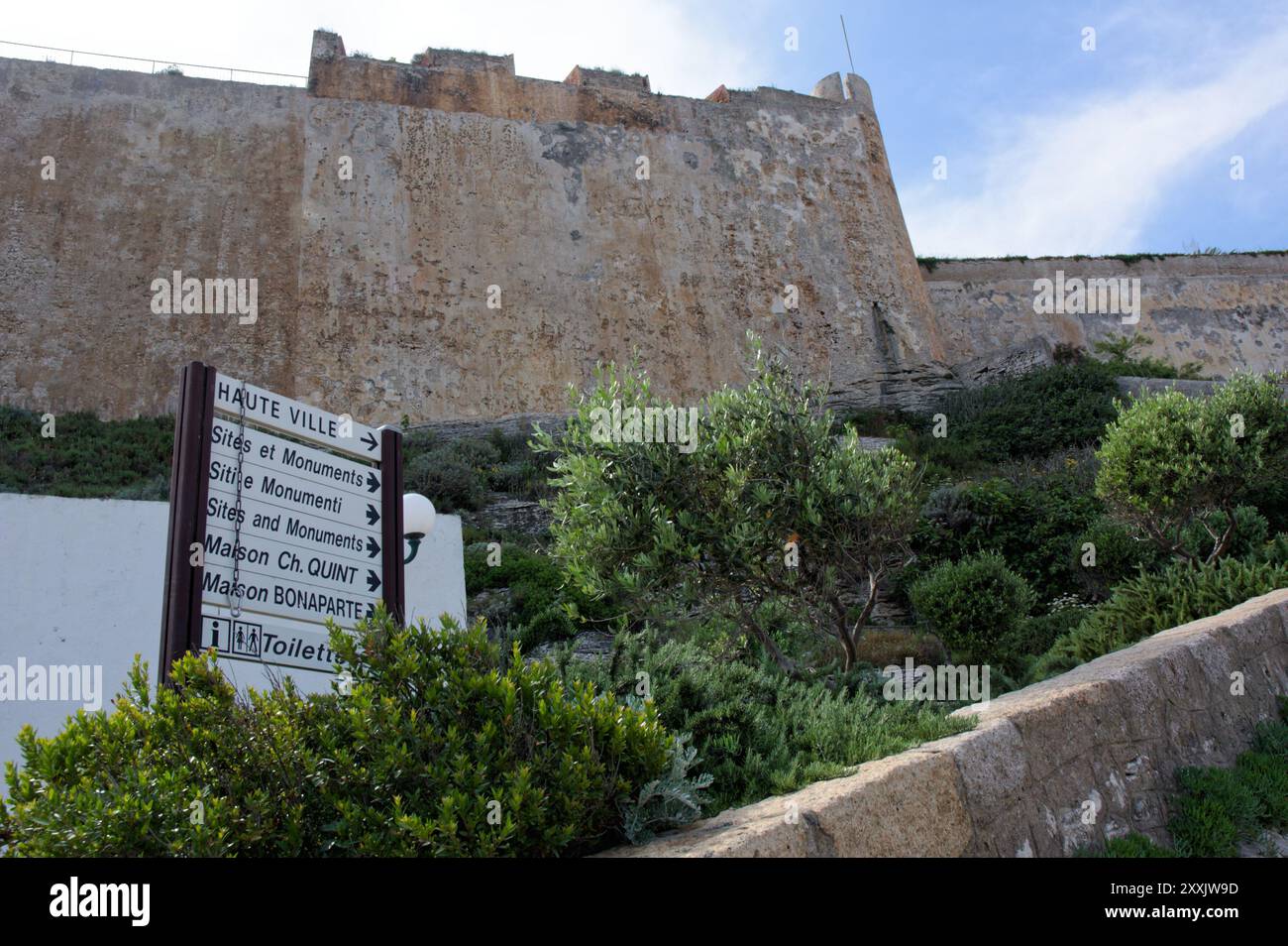 Cartelli turistici alla Cittadella di Bonifacio, Corsica, Francia Foto Stock