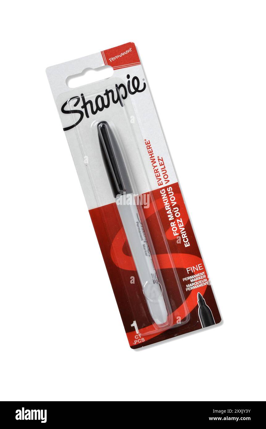 Penna per il mercato permanente Sharpie nera in imballaggi per la vendita al dettaglio in cartone dall'alto isolata su bianco con percorso di ritaglio Foto Stock