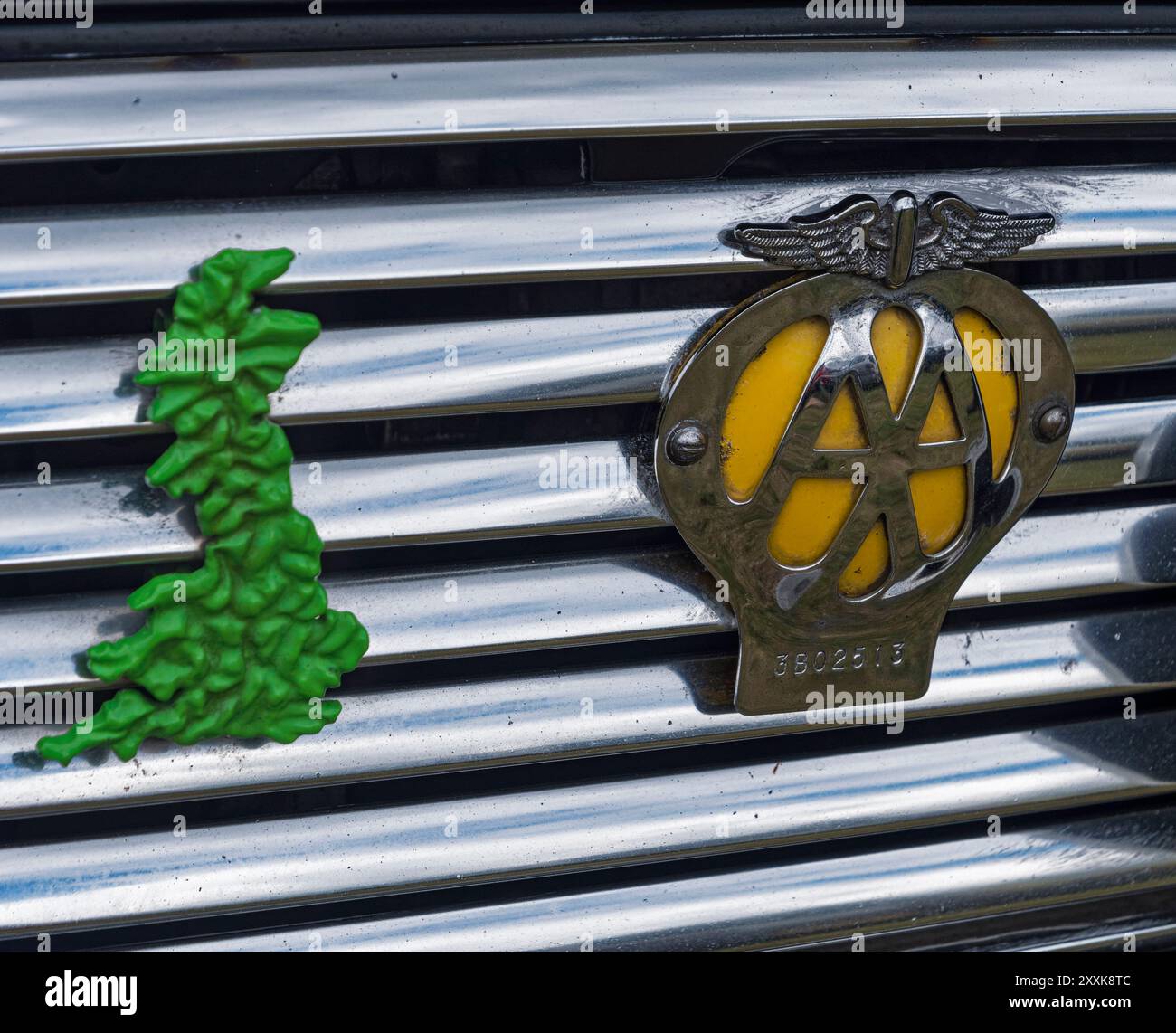 Logo Old Automobile Association, AA, su un veicolo classico con raffigurazione del Regno Unito. Foto Stock