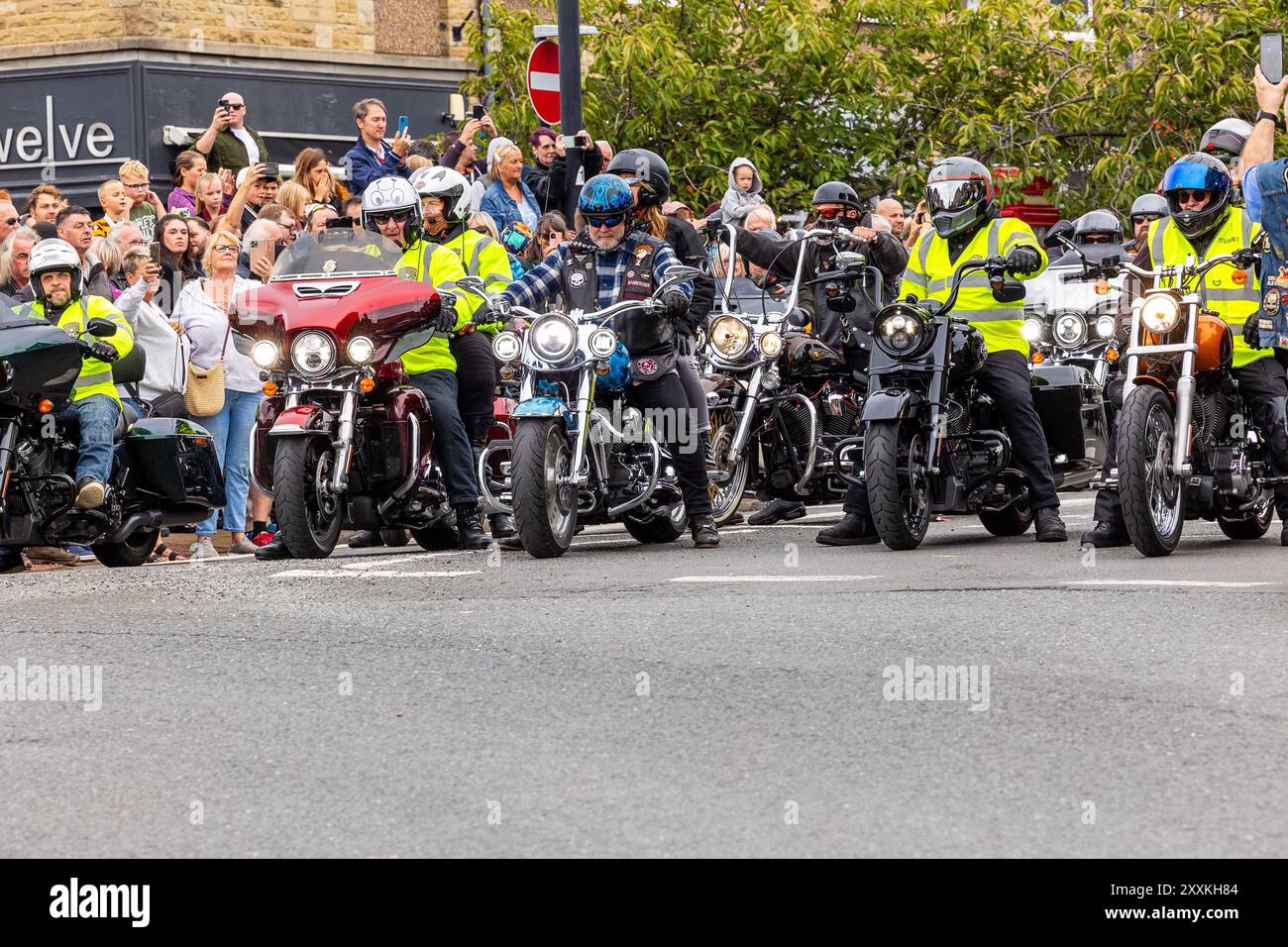 Bradford, Regno Unito. 25 agosto 2024. Shipley Harley Davidson Rally. Centinaia di moto e migliaia di spettatori si sono riuniti a Baildon per il 45° Shipley Harley Davidson Rally per partecipare al Big Ride Out. Crediti: Neil Terry/Alamy Live News Foto Stock