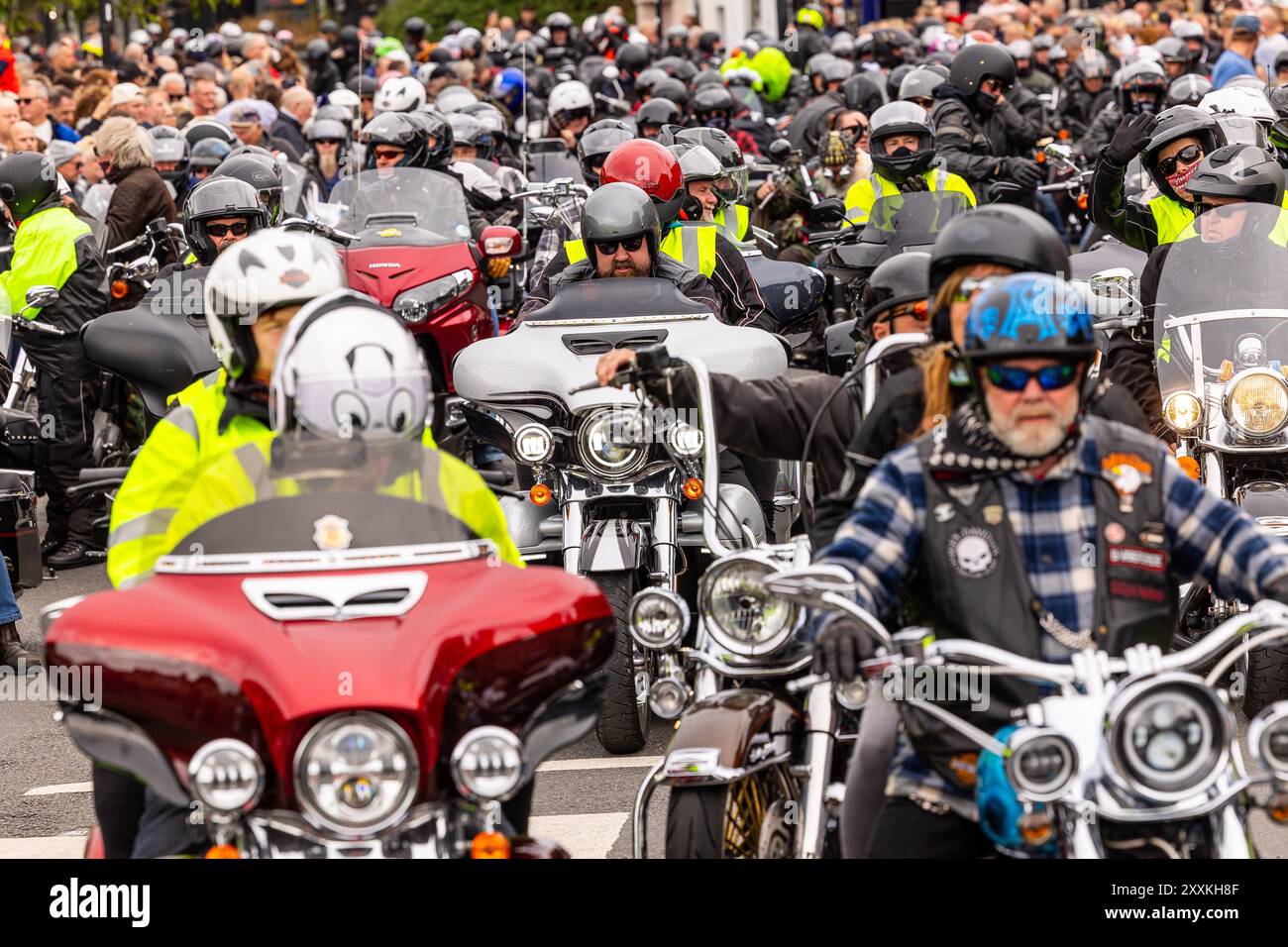 Bradford, Regno Unito. 25 agosto 2024. Shipley Harley Davidson Rally. Centinaia di moto e migliaia di spettatori si sono riuniti a Baildon per il 45° Shipley Harley Davidson Rally per partecipare al Big Ride Out. Crediti: Neil Terry/Alamy Live News Foto Stock