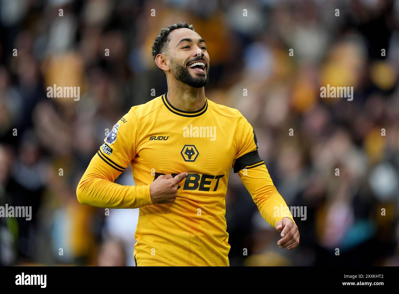 Matheus Cunha dei Wolverhampton Wanderers celebra il primo gol della partita in Premier League al Molineux Stadium di Wolverhampton. Data foto: Domenica 25 agosto 2024. Foto Stock