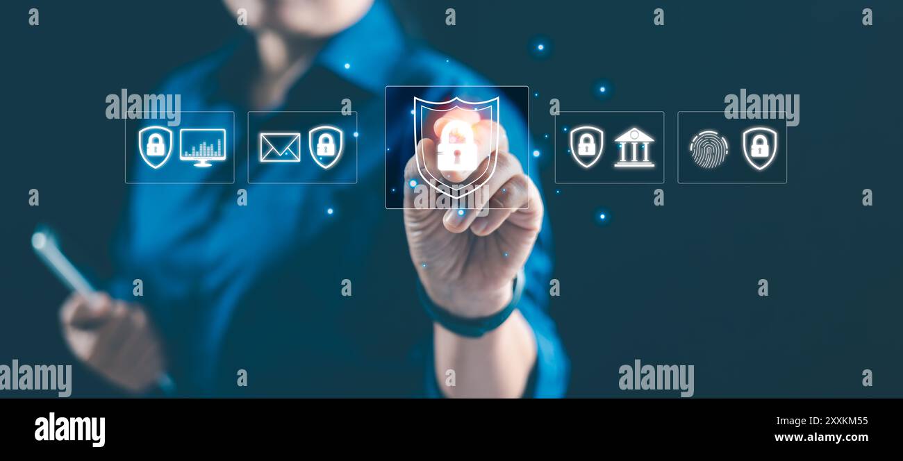 Il robusto sistema di sicurezza informatica combina crittografia, firewall e software antivirus per proteggere le informazioni e garantire la privacy da malware e cyber Foto Stock