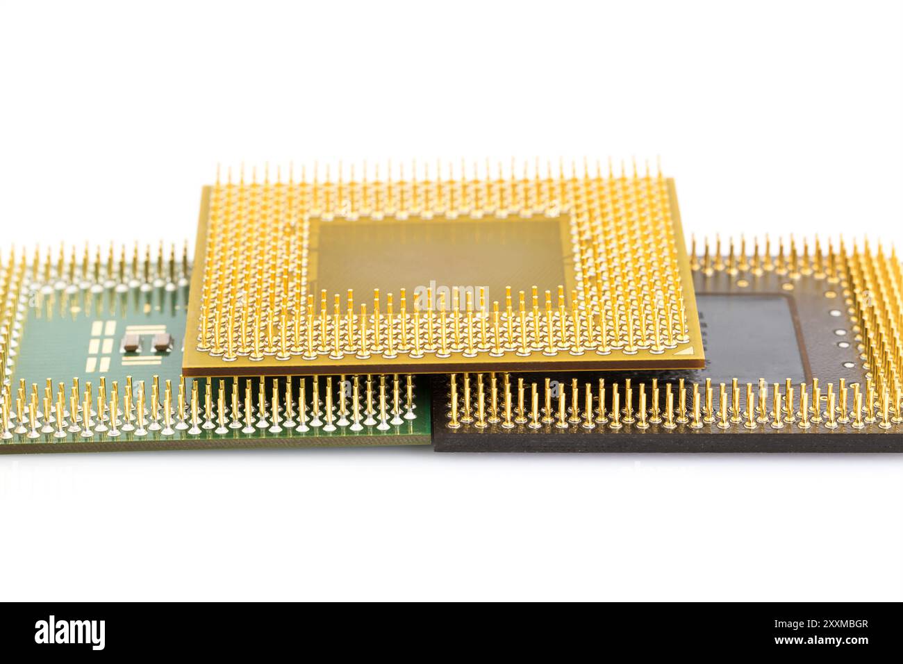 Processori per computer o unità centrale di elaborazione (CPU) isolato su sfondo bianco Foto Stock