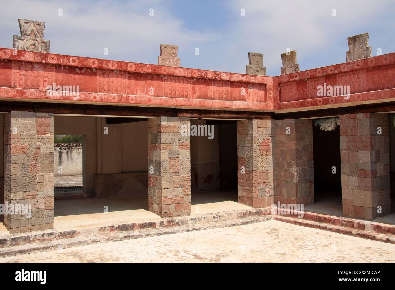 Il Palacio de Quetzalpapalotl è tra le caratteristiche più impressionanti di Teotihuacan, che si trova fuori città del Messico in Messico Foto Stock