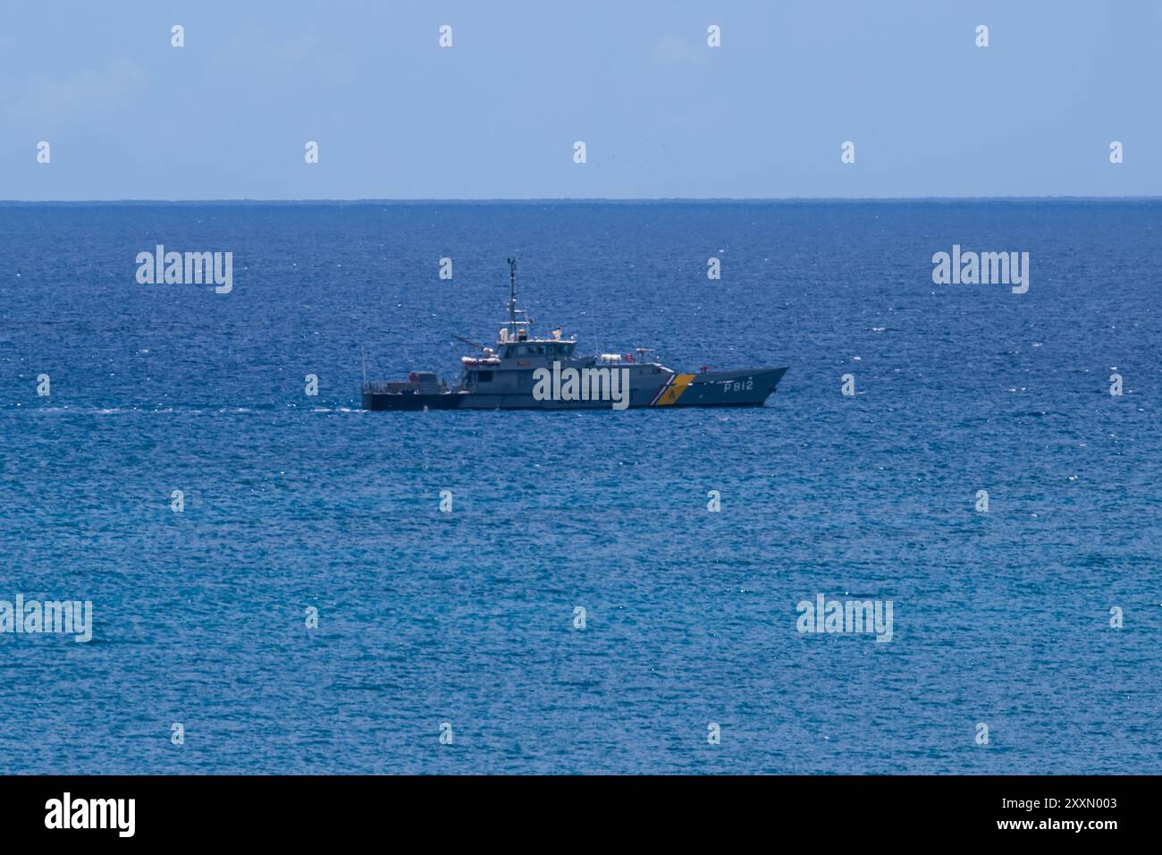Oceano caraibico 9-3-2007 Simpson Bay, nave di pattuglia P 812 poema della Guardia Costiera olandese di Saint Martin nella baia di Simpson Foto Stock