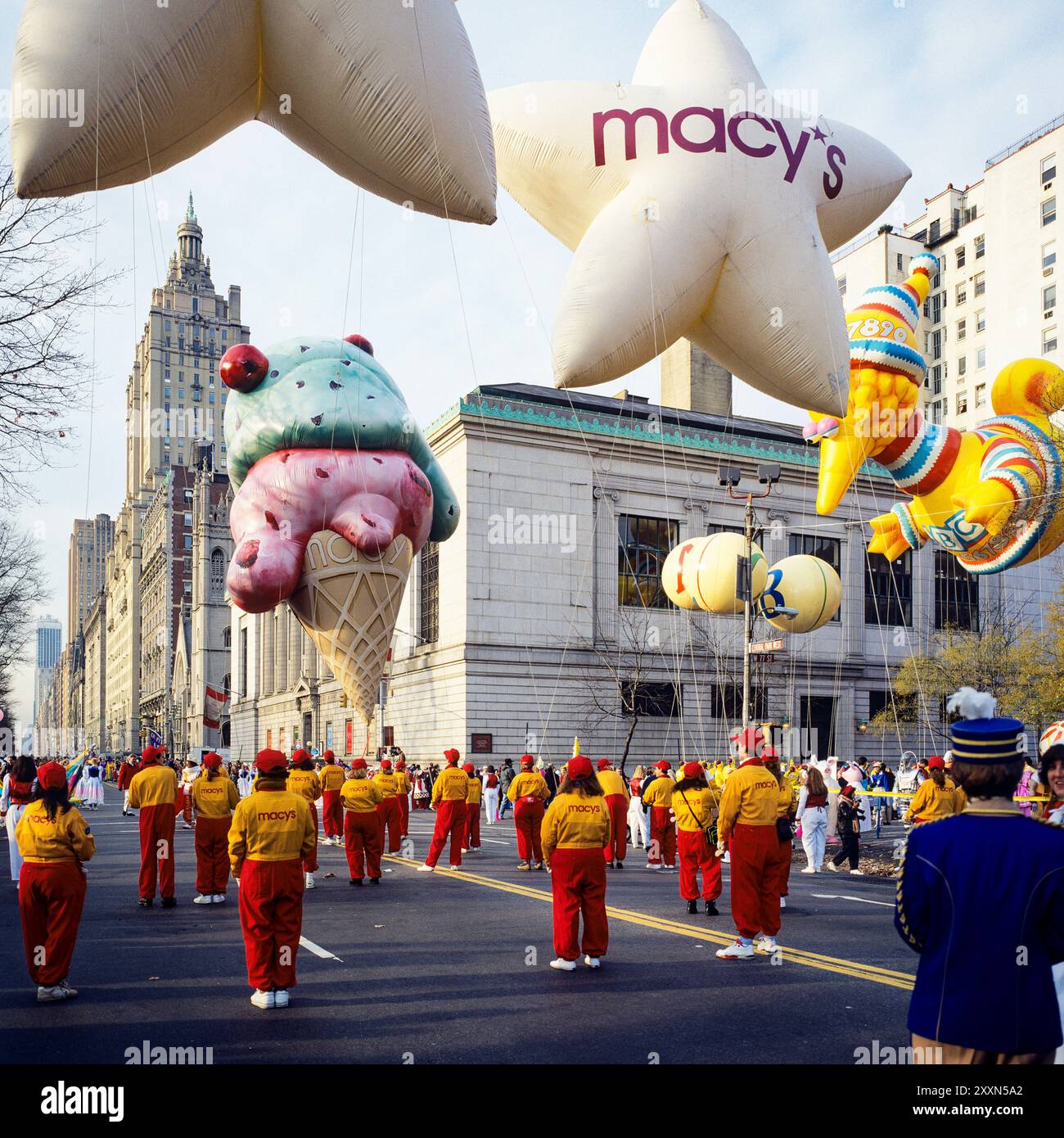 New York, 28 novembre 1991, palloni aerostatici, pallone aerostatico Macy's STAR, Macy's Thanksgiving Day Parade, New York City, NYC, New York State, STATI UNITI, Foto Stock