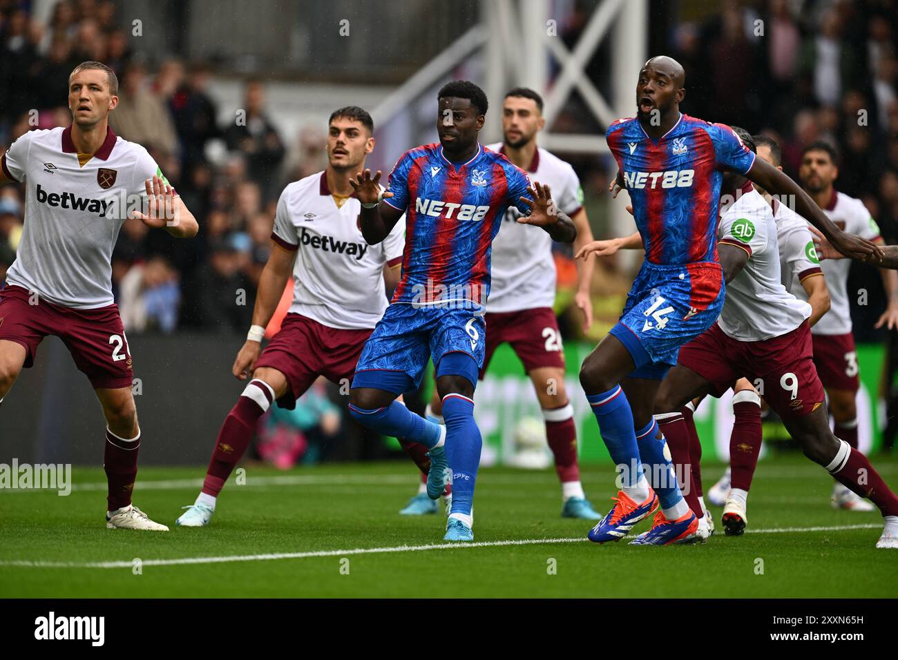 LONDRA, INGHILTERRA - 24 AGOSTO: v durante la partita di Premier League tra il Crystal Palace FC e il West Ham United FC al Selhurst Park il 24 agosto 2024 in Foto Stock