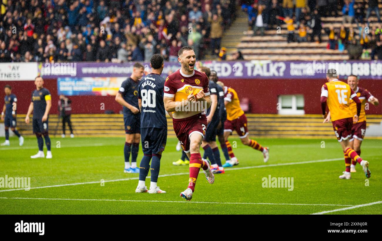 Motherwell, Scozia. 25 agosto 2024. Stephen o'Donnell (2 - Motherwell) festeggia mettendo in vantaggio il suo secondo gol nel secondo tempo Motherwell vs Heart of Midlothian - Scottish Premiership Credit: Raymond Davies / Alamy Live News Foto Stock