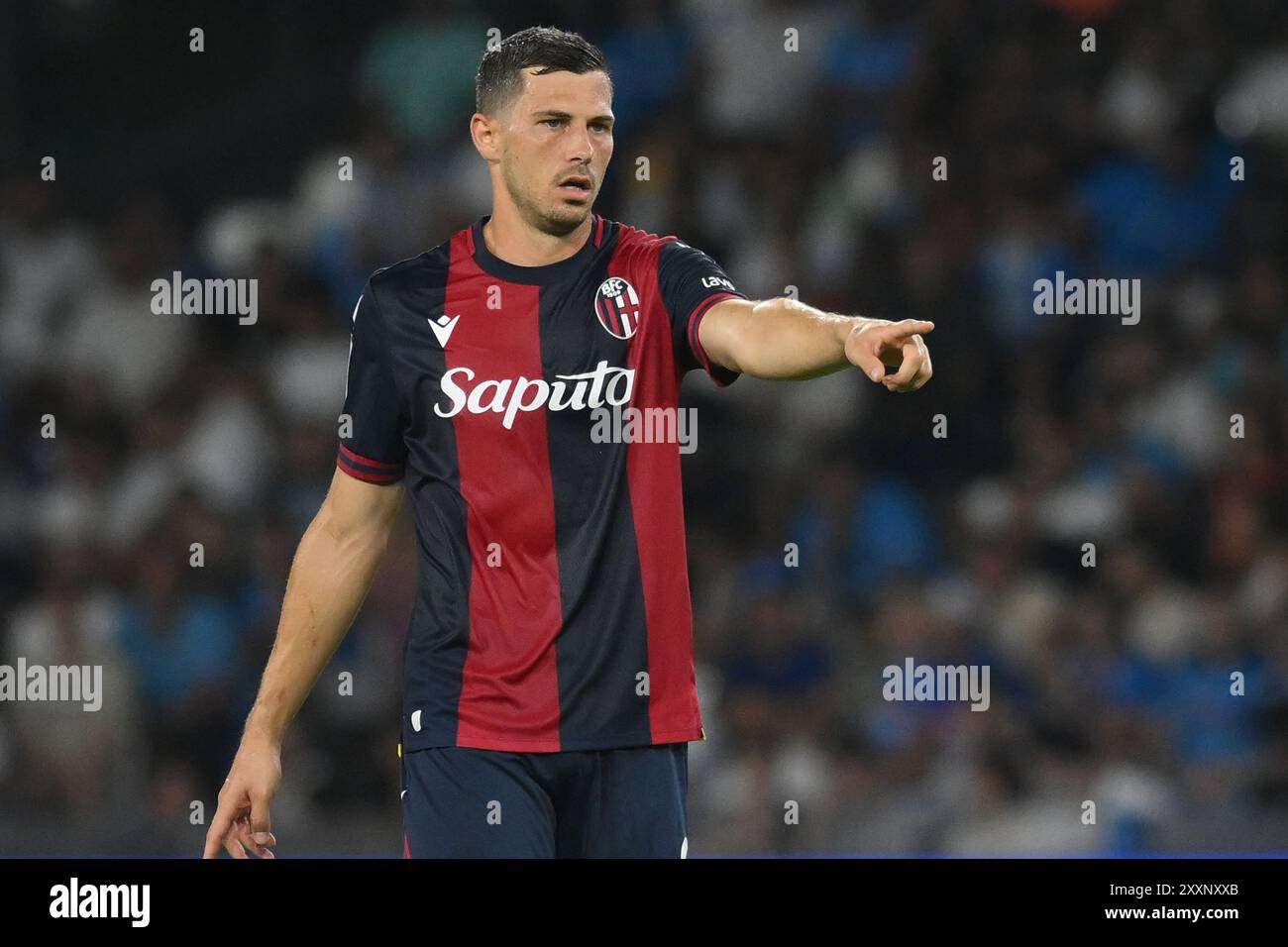 Napoli, Italia, 25 agosto ,2024 Stefan Posch del Bologna FC gesti durante la serie A Enilive tra SSC Napoli vs Bologna FC calcio :Agostino Gemito/ Alamy Live News Foto Stock