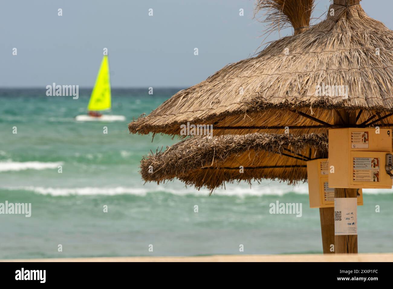 Ombrelloni a CAN Picafort Maiorca. Foto Stock