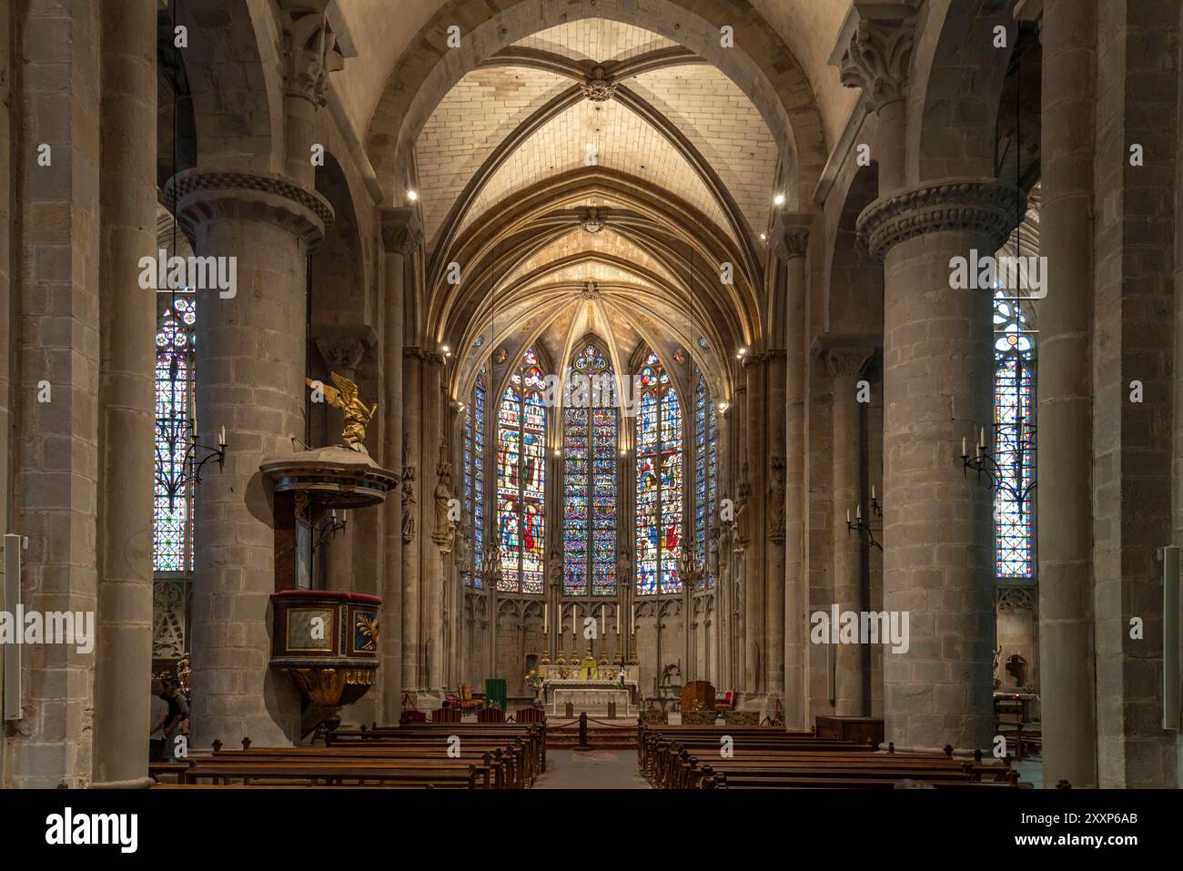 Basilika St-Nazaire und St-Celse Innenraum der Basilika St-Nazaire und St-Celse, Carcassonne, Frankreich, Europa Basilica dei Santi Nazario e Celsu Foto Stock