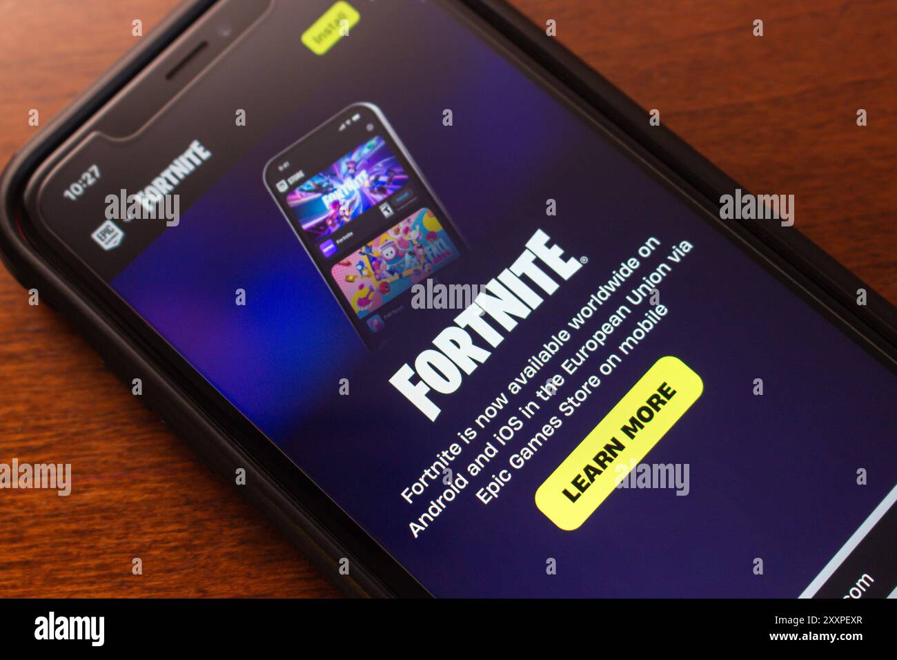 Vancouver, CANADA - 21 agosto 2024 : sito Fortnite visto su uno schermo iPhone. Fortnite è un popolare videogioco online sviluppato da Epic Games. Foto Stock