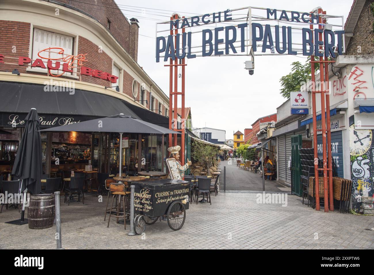 Parigi, Francia. Agosto 2022. Un mercato delle pulci a Parigi Foto Stock