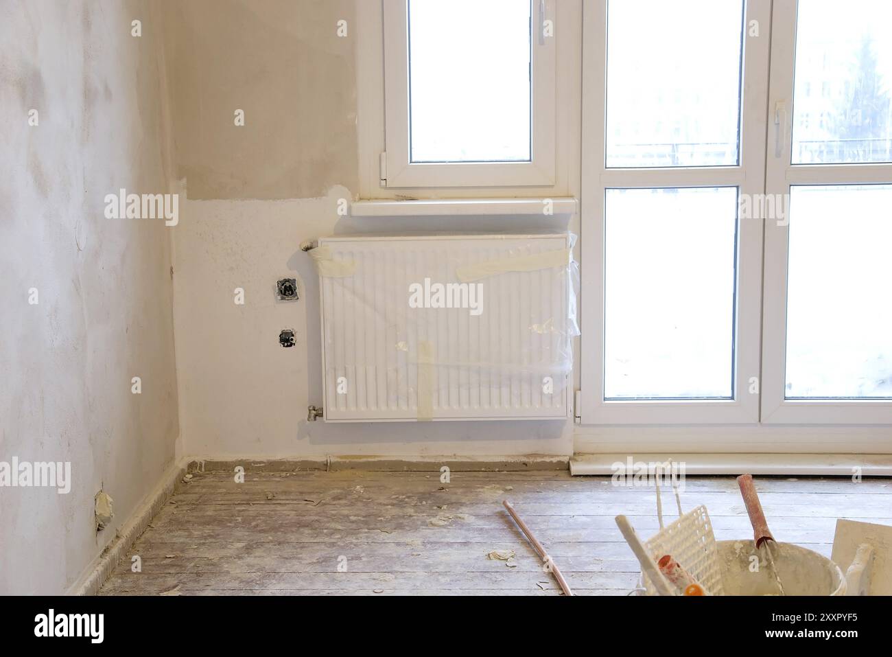 Cantiere in piano con nuovi radiatori Foto Stock