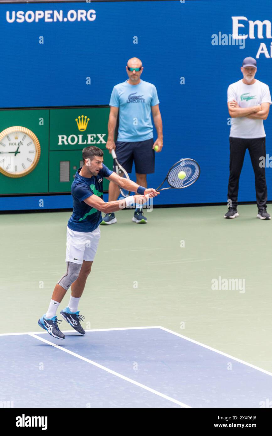 Flushing NY, USA. 24 agosto 2024. US Open 2024 Arthur Ashe Kids' Day - Novak Djokovic pratica contro Stan Wawrinka Foto Stock