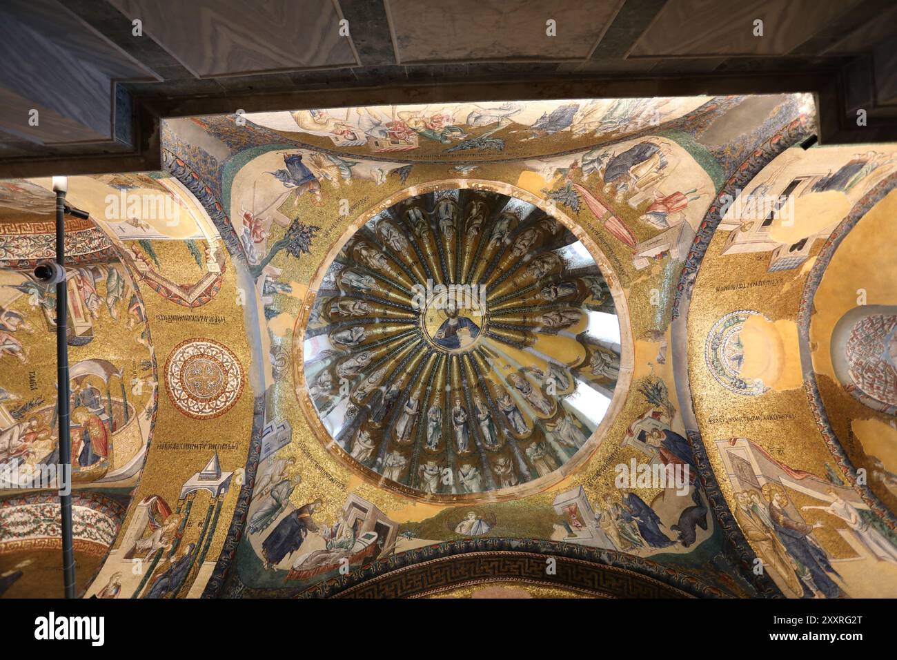 Cupola nella moschea di Kariye, ex monastero bizantino di Chora, mosaici con Cristo al centro Foto Stock