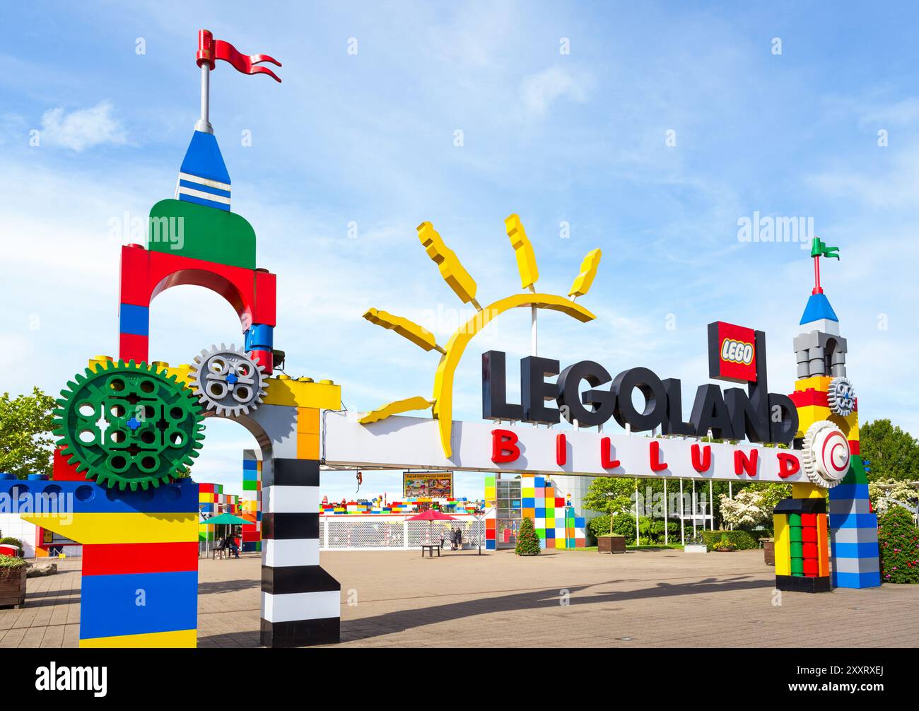 Cancello d'ingresso dell'originale parco Legoland a Billund, Danimarca, il primo di una catena di parchi divertimenti per famiglie incentrati sul marchio di giocattoli Lego Building. Foto Stock