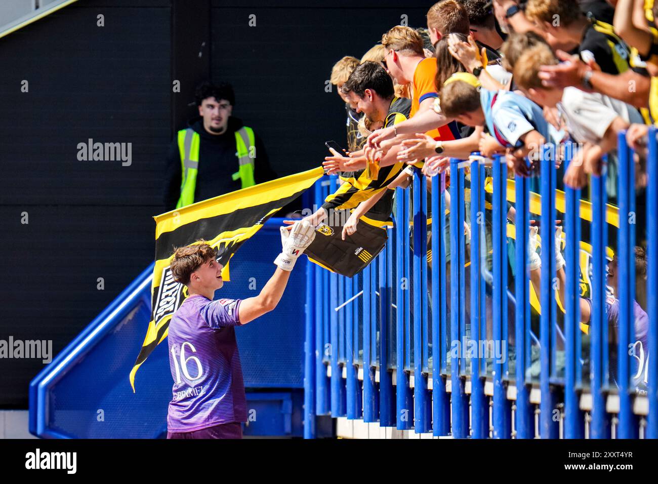 ARNHEM, PAESI BASSI - AGOSTO 25: Portiere della Vitesse Tom Bramel durante la partita olandese Keuken Kampioen Divisie tra Vitesse e Excelsior Rotterdam al Gelredome il 25 agosto 2024 ad Arnhem, Paesi Bassi. (Foto di Rene Nijhuis/Orange Pictures) Foto Stock