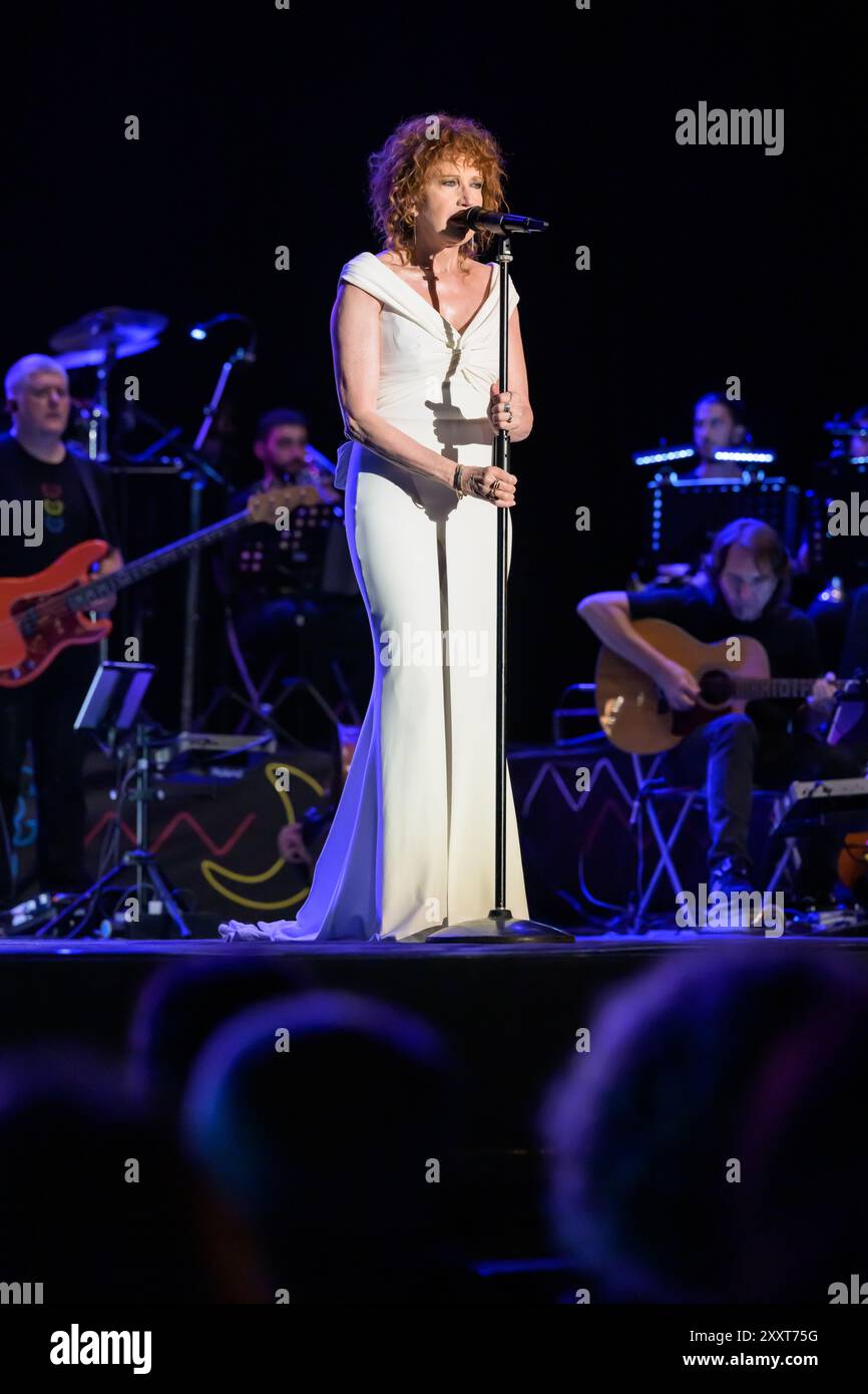 Marina di Pietrasanta, Italia. 23 agosto 2024. Fiorella Mannoia si esibisce dal vivo sul palco del Festival la Versiliana. (Foto di Stefano dalle Luche/Pacific Press/Sipa USA) credito: SIPA USA/Alamy Live News Foto Stock