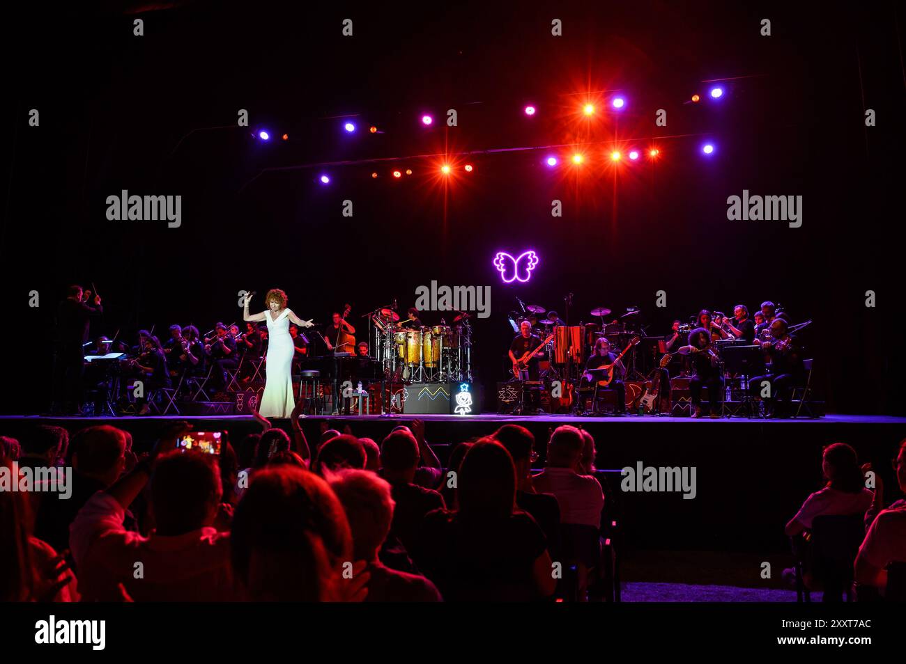 Marina di Pietrasanta, Italia. 23 agosto 2024. Fiorella Mannoia si esibisce dal vivo sul palco del Festival la Versiliana. (Foto di Stefano dalle Luche/Pacific Press/Sipa USA) credito: SIPA USA/Alamy Live News Foto Stock