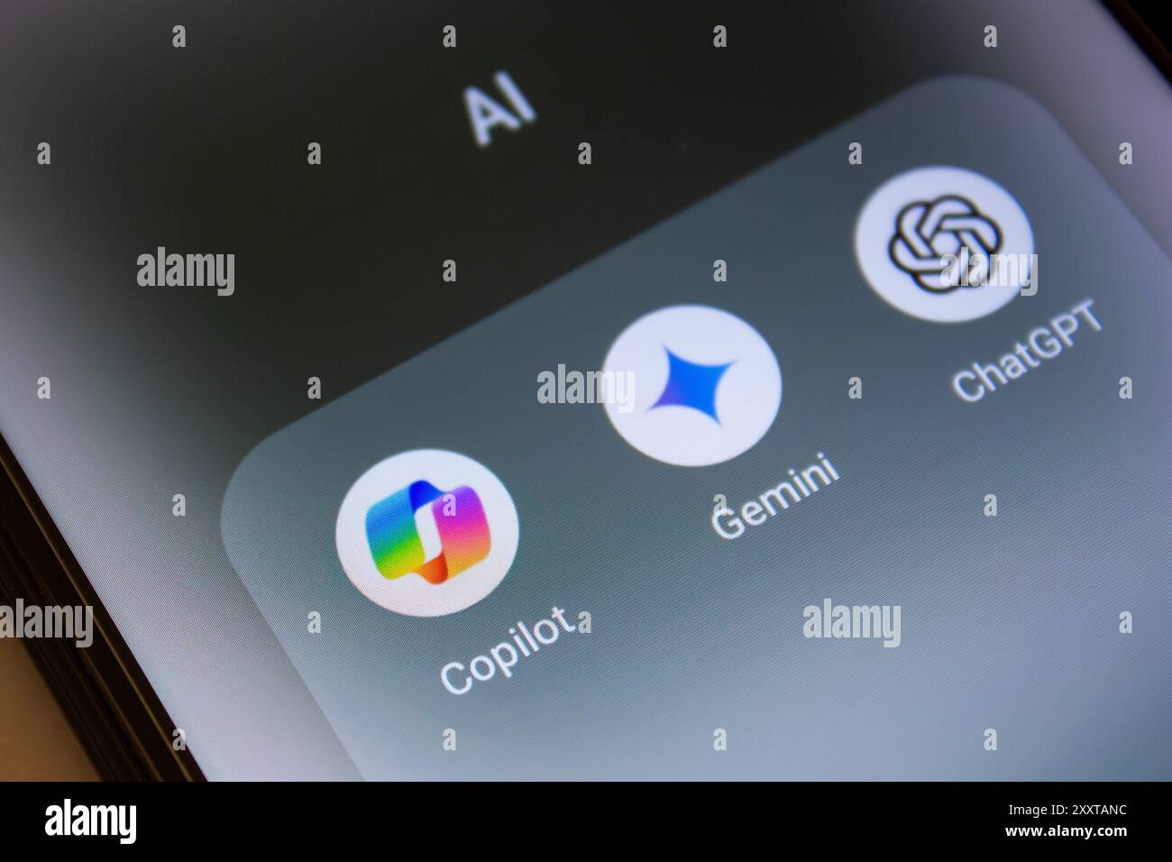 Logo dell'app ChatGPT, Microsoft Copilot e Google Gemini visualizzato sullo smartphone. Afyonkarahisar, Turchia - 19 luglio 2024. Foto Stock