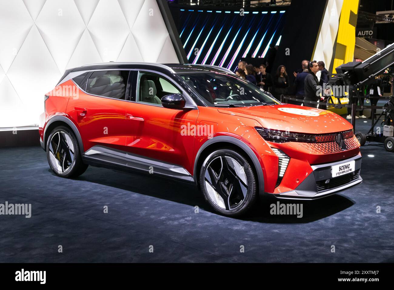 Auto elettrica Renault Scenic e-Tech al Salone Internazionale dell'automobile di Ginevra. Svizzera - 26 febbraio 2024. Foto Stock