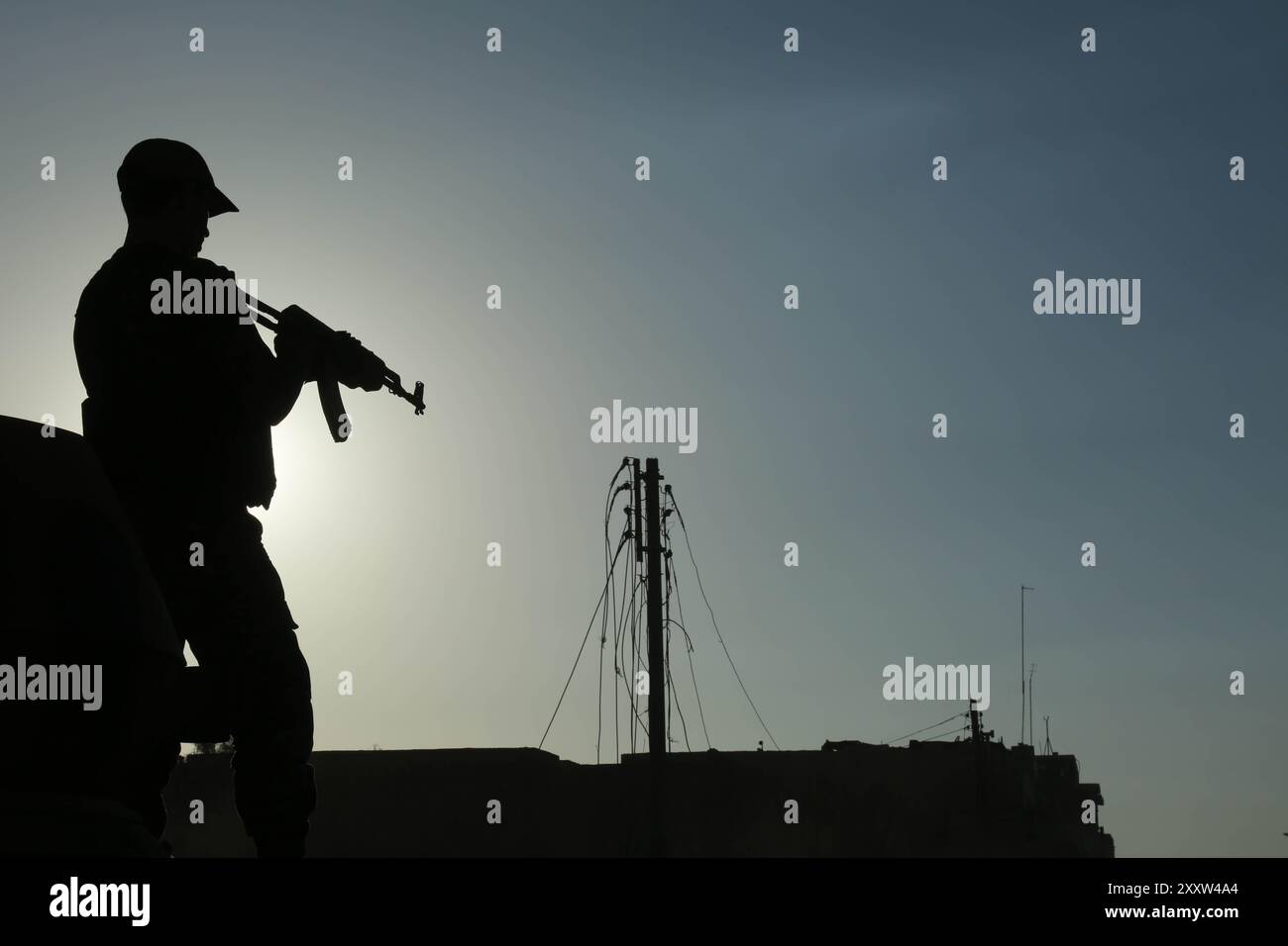 Le forze turche e l'Esercito siriano libero (FSA) ora hanno il controllo dell'intera città di al-Bab. Le forze turche e la FSA furono in grado di conquistare la città, nonostante la feroce resistenza dei restanti combattenti dello Stato Islamico in città, per mezzo di intensi attacchi aerei e fuoco pesante di artiglieria Foto Stock