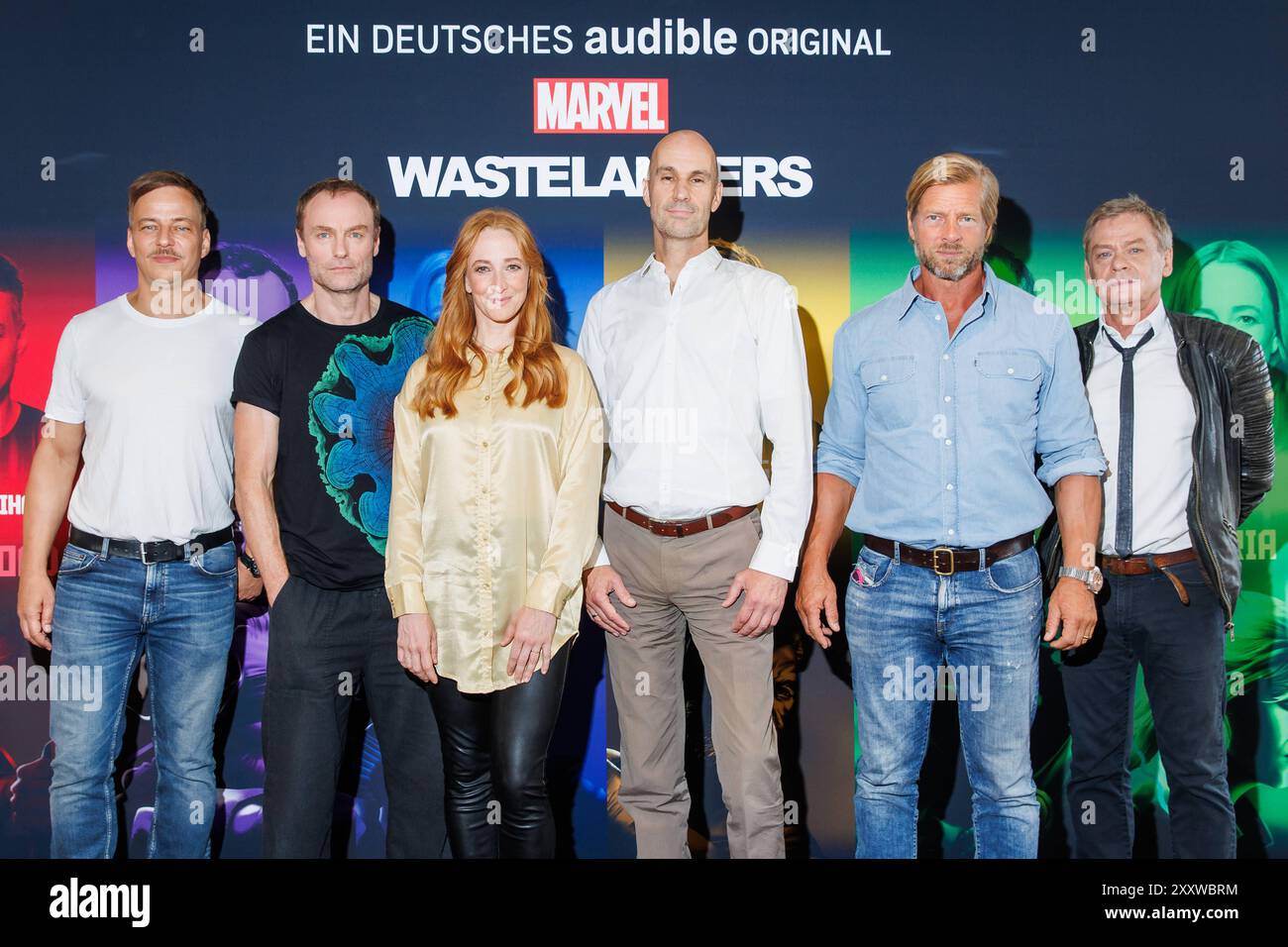 Fototermin - Audible Original Podcast-serie Marvels Wastelanders Tom Wlaschiha, Mark Waschke, Kaya Maria Möller, Oliver Daniel, Henning Baum und Sylvester Groth beim Fototermin zu Audible Original Podcast-serie Marvels Wastelanders in der Audible-RepraÌˆsentanz AM 26.08.2024 a Berlino. *** Photo call Audible Original Podcast Series Marvels Wastelanders Tom Wlaschiha, Mark Waschke, Kaya Maria Möller, Oliver Daniel, Henning Baum e Sylvester Groth alla chiamata fotografica per Audible Original Podcast Series Marvels Wastelanders al Audible RepraÌˆsentanz al 26 08 2024 a Berlino Copyright: XEventpre Foto Stock