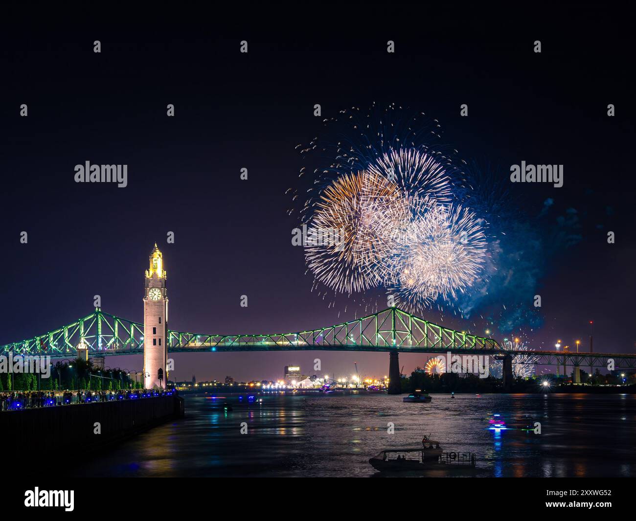 Splendide foto del concorso di fuochi d'artificio di Montreal del 2024. Foto Stock