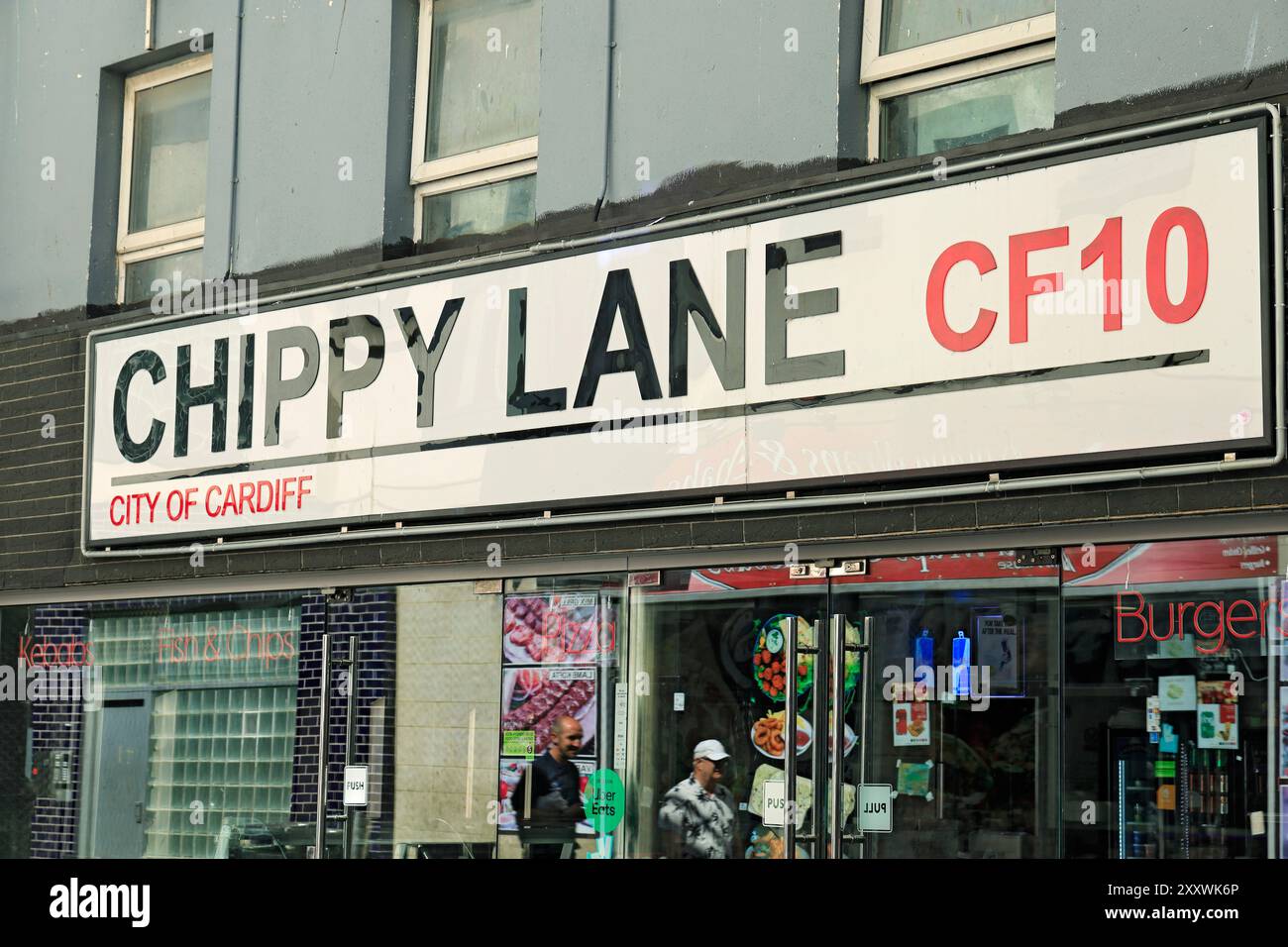 Negozio di chip, Caroline Street, Cardiff, Galles. Foto Stock