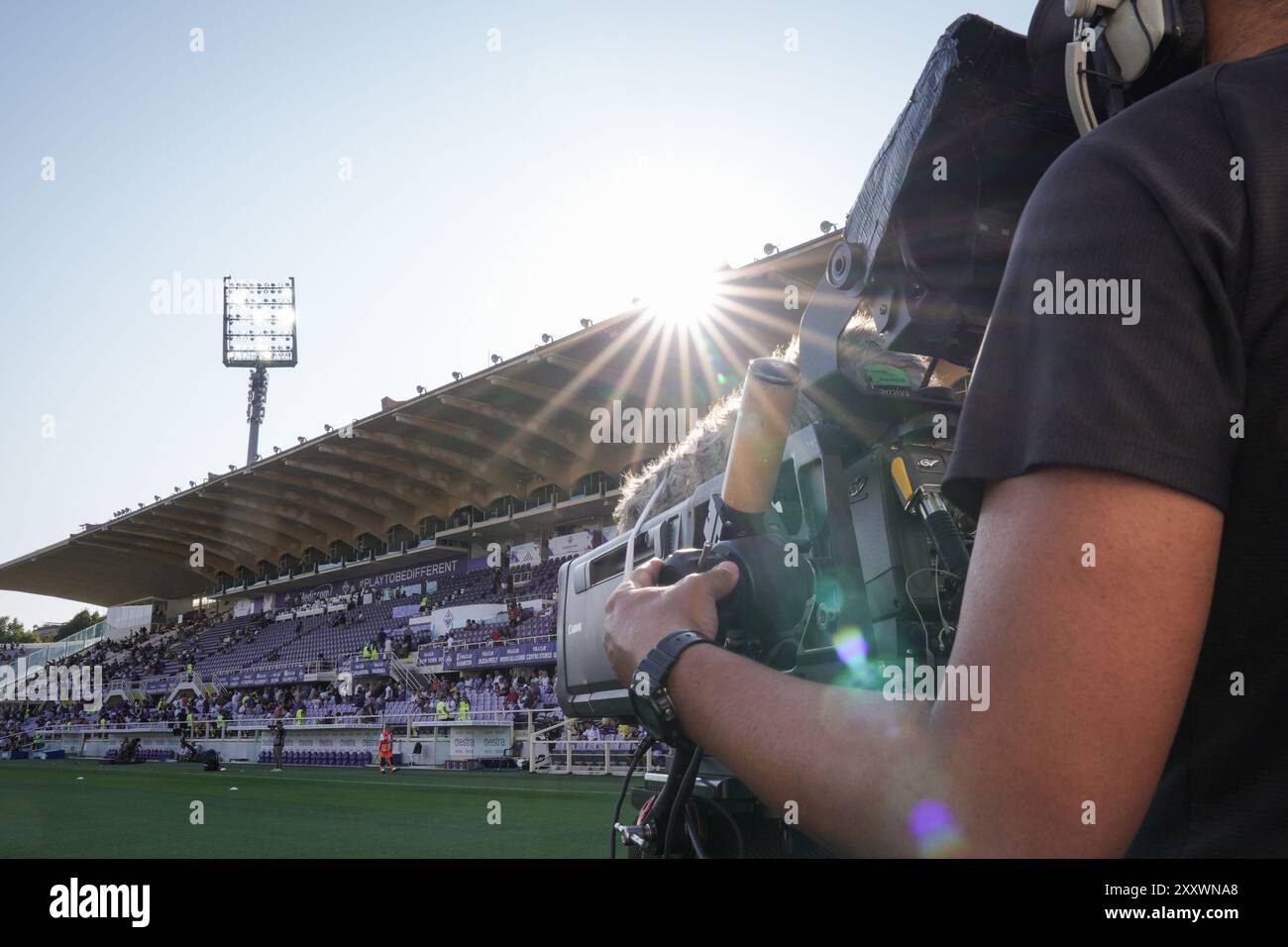 Firenze, Italia. 25 agosto 2024. Una telecamera durante la partita di serie A Enilive 2024/2025 tra Fiorentina e Venezia - serie A Enilive allo Stadio Artemio Franchi - Sport, calcio - Firenze, Italia - domenica 25 agosto 2024 (foto di massimo Paolone/LaPresse) crediti: LaPresse/Alamy Live News Foto Stock