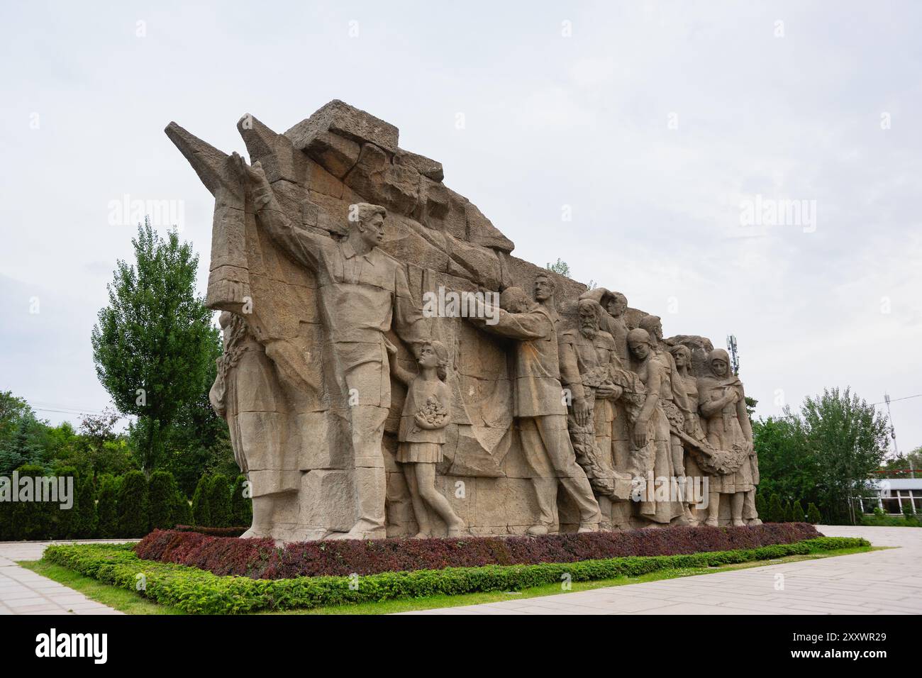 Russia, Volgograd - 01 giugno 2024: L'alto rilievo memoria delle generazioni è l'elemento centrale della composizione della Piazza d'ingresso su Mamaev Ku Foto Stock