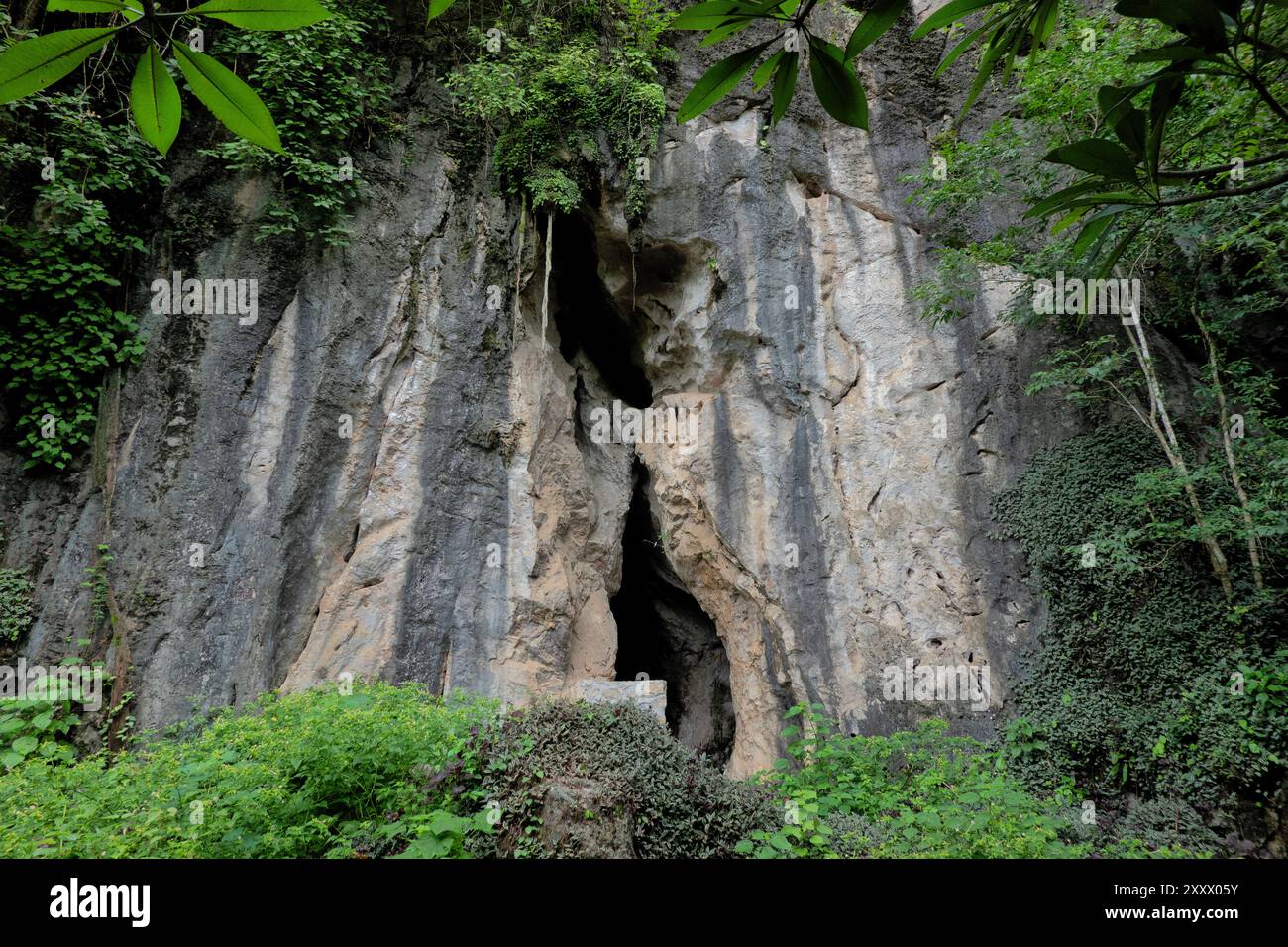 Ingresso alla grotta Kaysone Phomvihane, alle grotte Vieng Xai, Viengxay, Houaphanh, Laos Foto Stock
