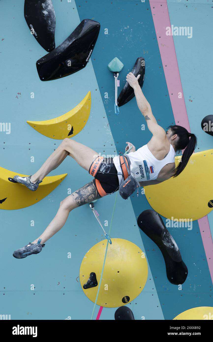 Olympische Spiele a Parigi 202403.08.2024 Sportklettern ( Sport Climbing ) a le Bourget Boulder und Lead Lead Field of play - Training mia KRAMPL (SLO) foto: Norbert Schmidt, Duesseldorf Foto Stock