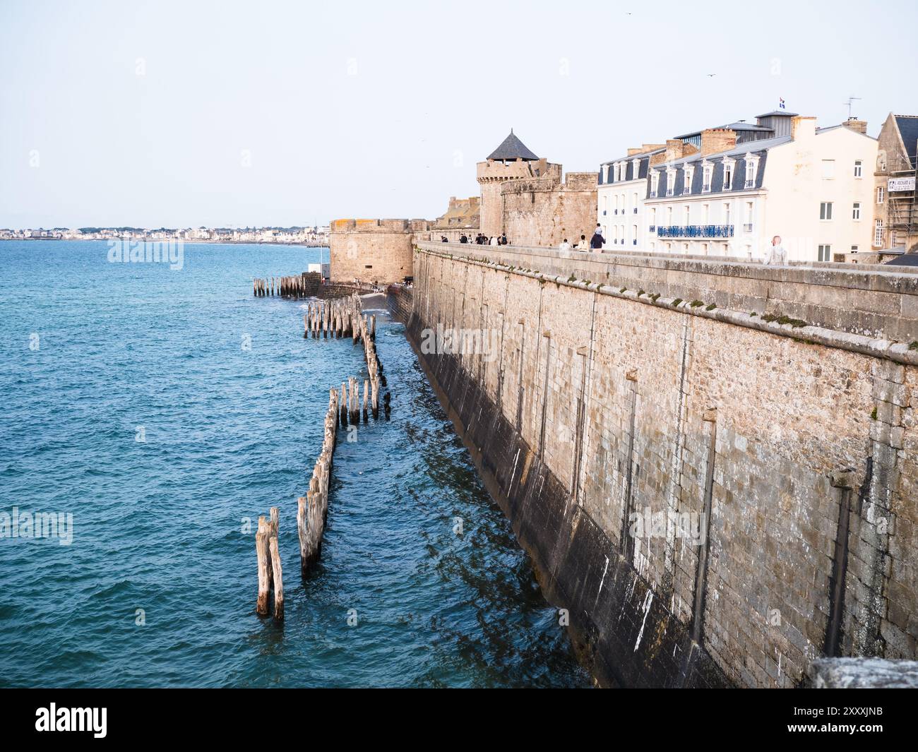 Saint Malo, Francia; 18 agosto 2024: Mura Saint Malo Intra Muros Foto Stock