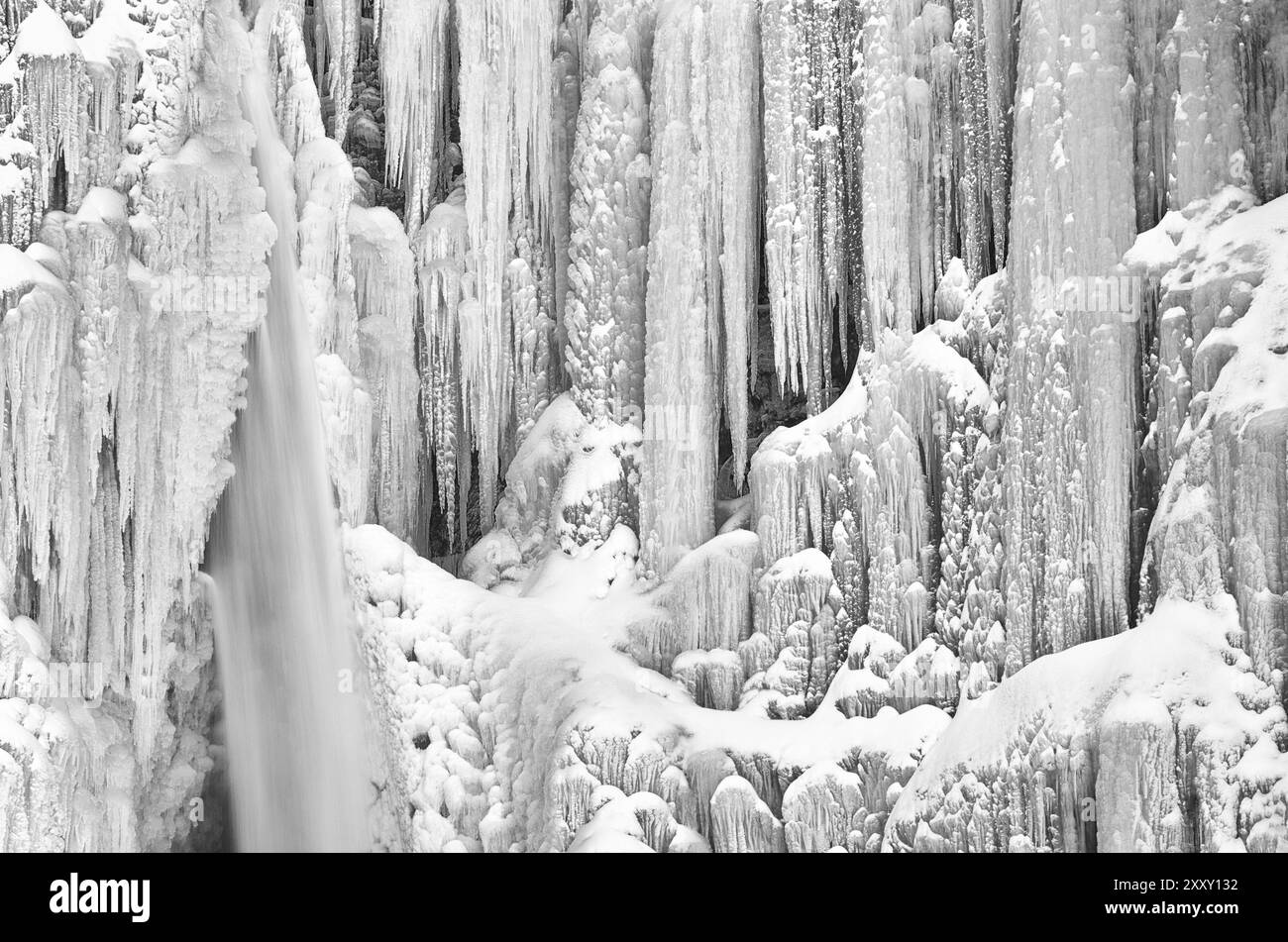 La cascata ghiacciata Njupeskaer (la cascata più alta della Svezia), Parco nazionale Fulufjaellet, Dalarna, Svezia, dicembre 2011, Europa Foto Stock